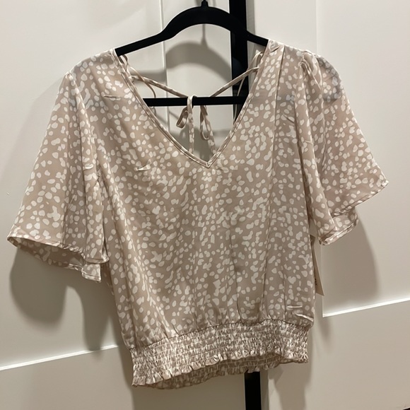 Pale pink and dotted small V neck blouse. - Picture 3 of 5